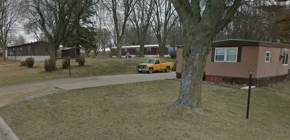 Villa Village: 2404 N 8th St, Red Oak, IA 51566